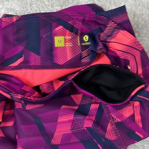 Xersion pink and purple patterned fitted work out legging capri pants, med - Picture 9 of 11